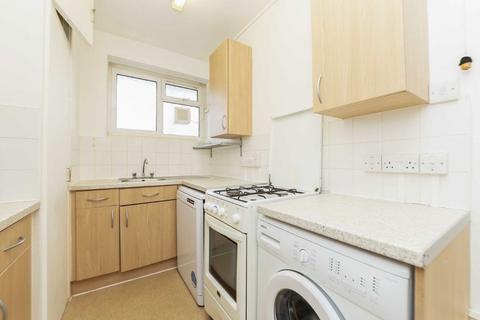 Studio to rent, Cromer Street, London WC1H