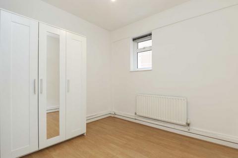 Studio to rent, Cromer Street, London WC1H