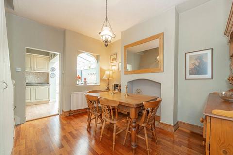 2 bedroom terraced house to rent, Twickenham Road, Hanworth Feltham TW13