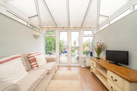 2 bedroom terraced house to rent, Twickenham Road, Hanworth Feltham TW13