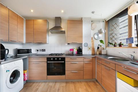 2 bedroom flat for sale, Wyndham Road, London, SE5