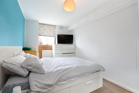 2 bedroom flat for sale, Wyndham Road, London, SE5