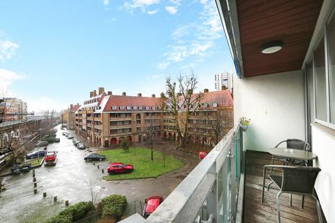 2 bedroom flat for sale, Wyndham Road, London, SE5