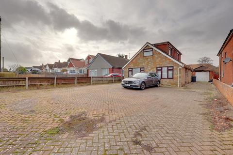 4 bedroom detached bungalow for sale, Park Lane, Havant