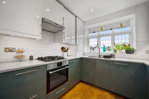 3 bedroom flat for sale, Hermon Hill, London, E11