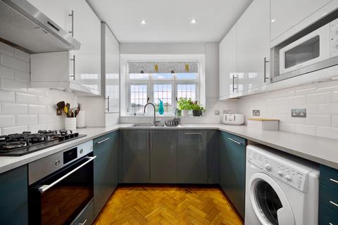 3 bedroom flat for sale, Hermon Hill, London, E11