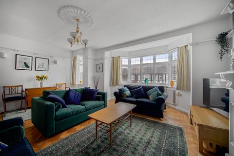 3 bedroom flat for sale, Hermon Hill, London, E11