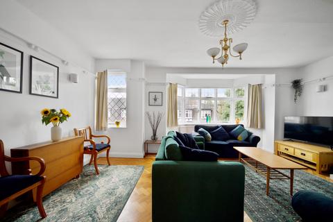 3 bedroom flat for sale, Hermon Hill, London, E11