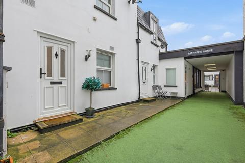 1 bedroom flat to rent, Rear of 32 High Street, Northwood HA6