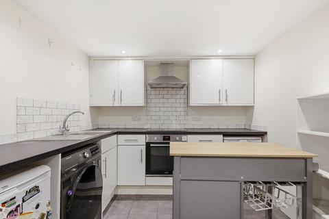 1 bedroom flat to rent, Rear of 32 High Street, Northwood HA6