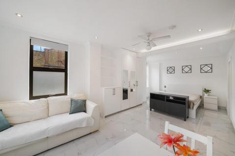 Studio to rent, Wood Lane, Shepherd's Bush, W12