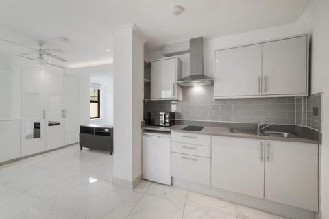 Studio to rent, Wood Lane, Shepherd's Bush, W12