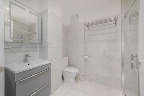 Studio to rent, Wood Lane, Shepherd's Bush, W12