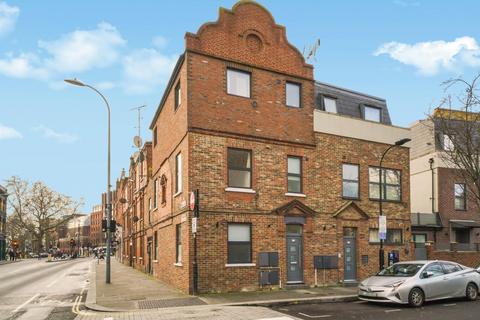 Studio to rent, Wood Lane, Shepherd's Bush, W12
