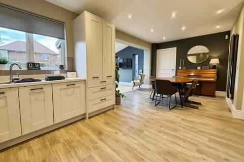 4 bedroom detached house for sale, Lancastrian Way, Woodford
