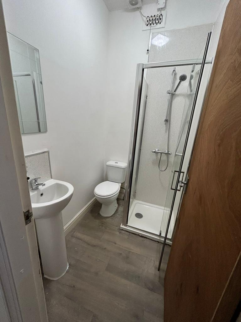 House in Salford - View 4