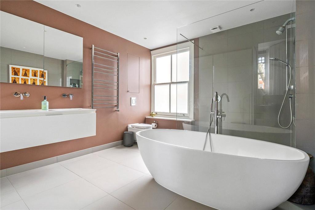Principal Bathroom