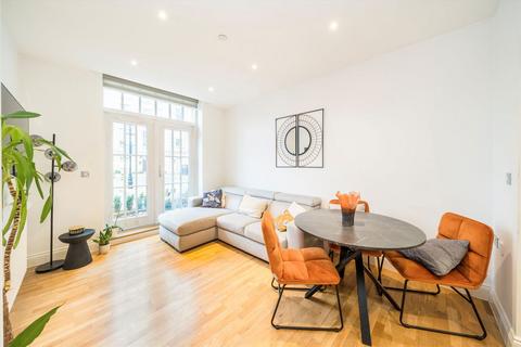 2 bedroom flat to rent, Royal Drive, London N11