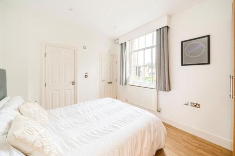 2 bedroom flat to rent, Royal Drive, London N11