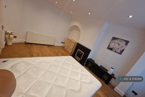 1 bedroom in a house share to rent, Rugby Road, Dagenham, RM9