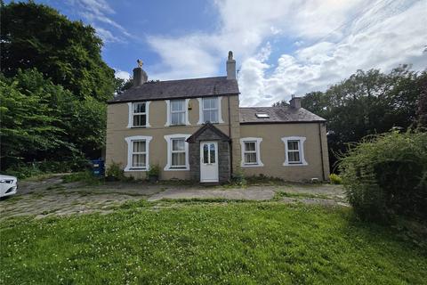 4 bedroom detached house for sale, Coed Helen Road, Caernarfon, Gwynedd, LL54