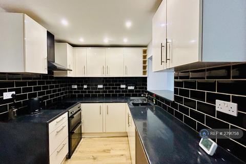 3 bedroom terraced house to rent, Fordyke Road, Dagenham, RM8
