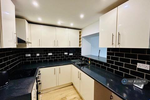 3 bedroom terraced house to rent, Fordyke Road, Dagenham, RM8