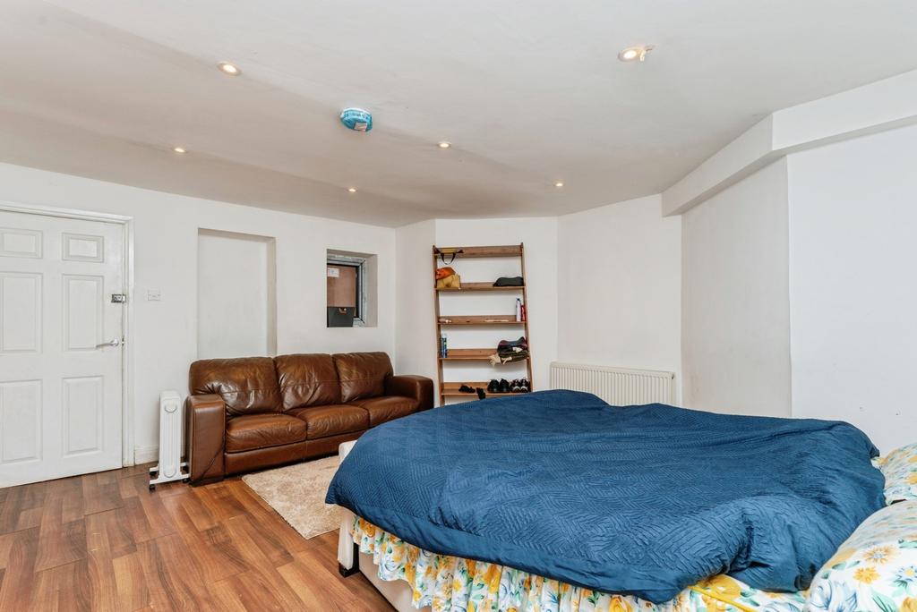 Basement Lounge/Bed