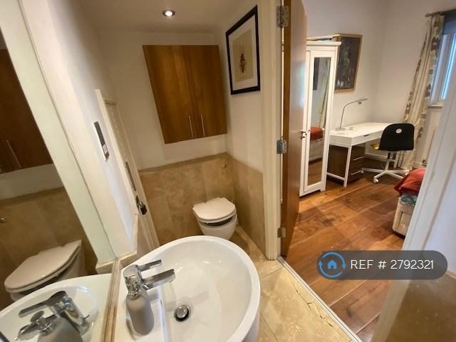 En-Suite Bathroom To Bedroom