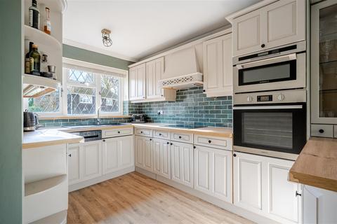 undefined, Leycester Close, Windlesham