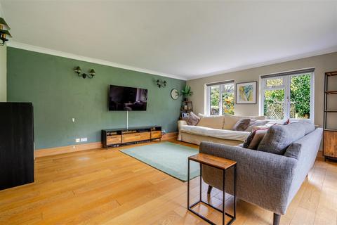 undefined, Leycester Close, Windlesham