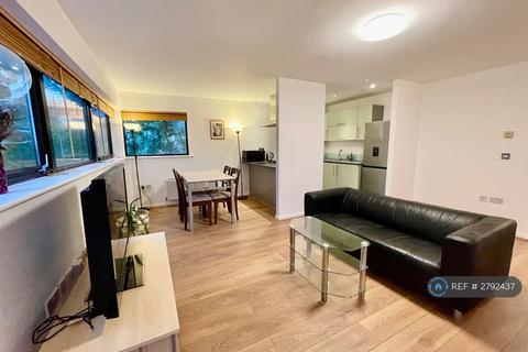 2 bedroom flat to rent, Hawgood Street, London, E3
