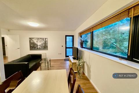 2 bedroom flat to rent, Hawgood Street, London, E3