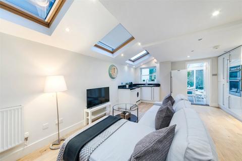 4 bedroom terraced house for sale, Fullerton Road, London, SW18