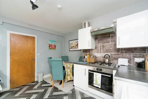 2 bedroom flat for sale, York Road, Colwyn Bay, Conwy, LL29