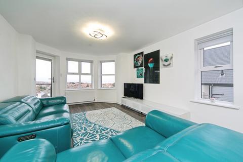 2 bedroom flat for sale, Victoria Park, Colwyn Bay, Conwy, LL29