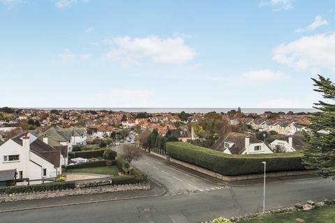 2 bedroom flat for sale, Victoria Park, Colwyn Bay, Conwy, LL29