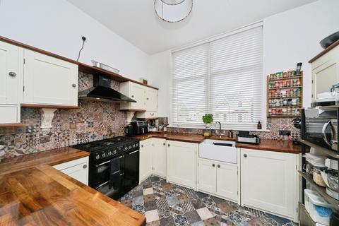 2 bedroom flat for sale, Conway Road, Colwyn Bay, Conwy, LL29