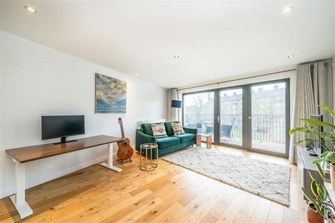 1 bedroom flat for sale, Eythorne Road, London SW9