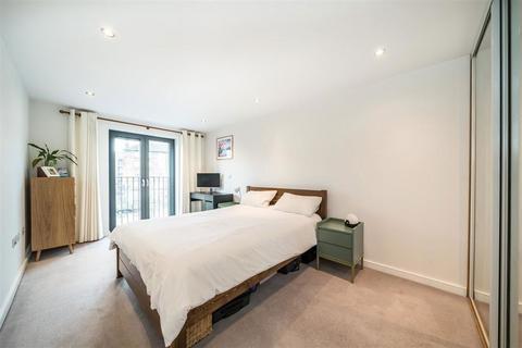 1 bedroom flat for sale, Eythorne Road, London SW9