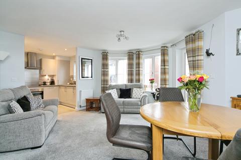 2 bedroom flat for sale, West Promenade, Rhos on Sea, Colwyn Bay, Conwy, LL28
