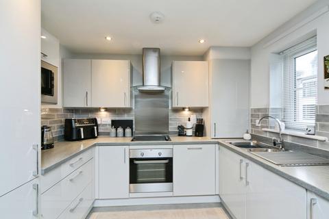 2 bedroom flat for sale, West Promenade, Rhos on Sea, Colwyn Bay, Conwy, LL28