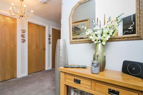 2 bedroom flat for sale, West Promenade, Rhos on Sea, Colwyn Bay, Conwy, LL28