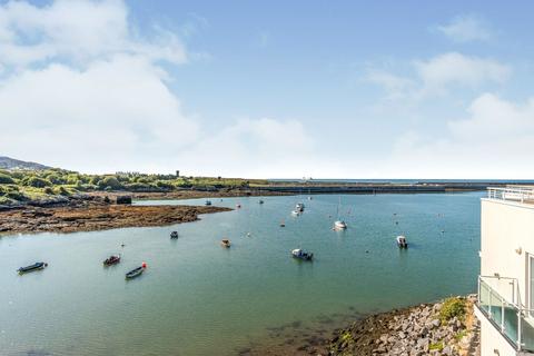 3 bedroom flat for sale, Llanddwyn, Newry Beach, Holyhead, Anglesey, LL65