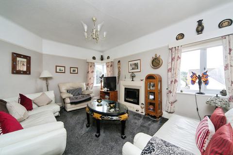 3 bedroom flat for sale, Vicarage Avenue, Llandudno, Conwy, LL30