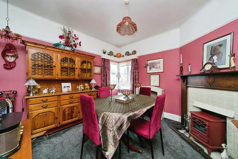 3 bedroom flat for sale, Vicarage Avenue, Llandudno, Conwy, LL30