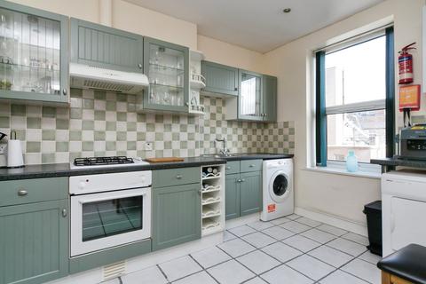 3 bedroom flat for sale, Lloyd Street, Llandudno, Conwy, LL30