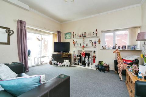 3 bedroom flat for sale, Caroline Road, Llandudno, Conwy, LL30
