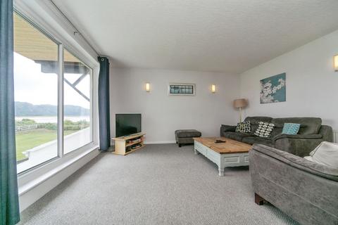 2 bedroom flat for sale, Deganwy Beach, Deganwy, Conwy, LL31