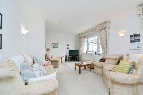 2 bedroom flat for sale, St. Georges Place, Llandudno, Conwy, LL30